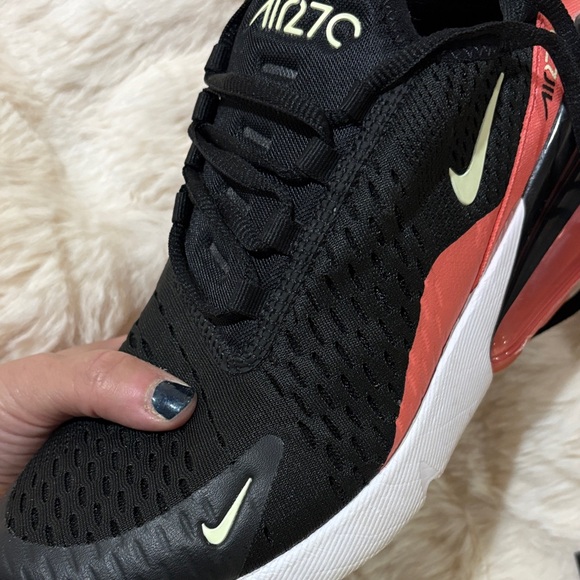Nike Air Max 270 Black and Coral Sneakers NEW - Picture 8 of 9
